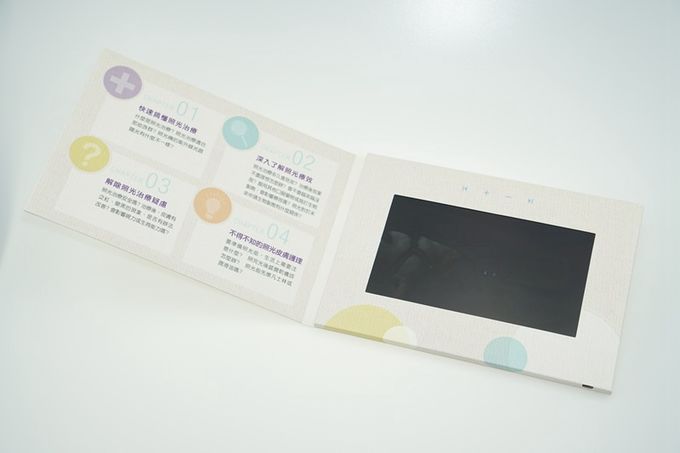 Videopak fertigte gebundene Ausgabe Videobroschüren-Video 7 Zoll-Digital Lcd in Ordner IPS-SCHIRM 1080P Video besonders an